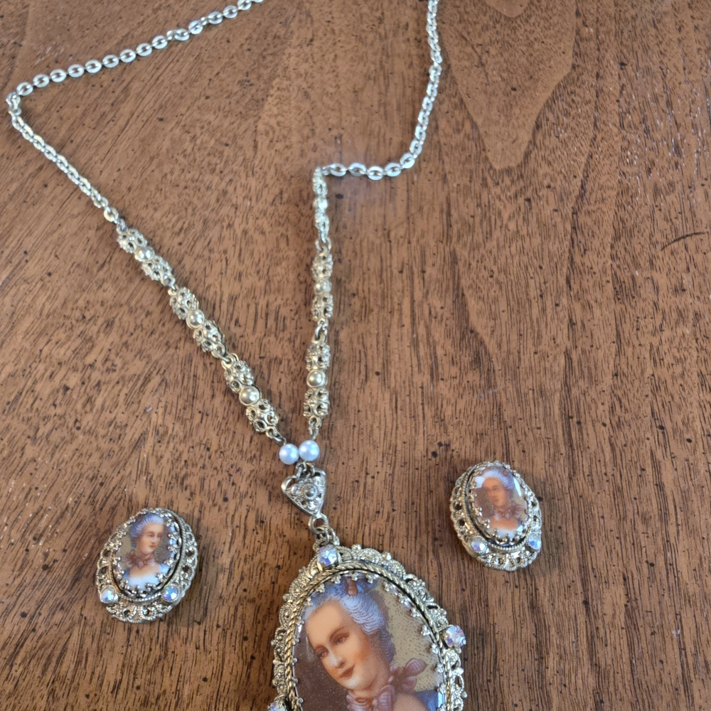 Vintage-Style Gold Portrait Pendant Necklace and Earrings Set - Gold